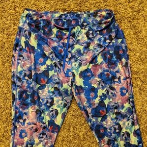 Danskin Large Floral Capri Leggings
